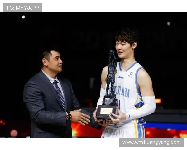 深圳篮球队实力引发热议球迷对球队表现的不同看法与争论 深圳篮球队实力引发热议球迷对球队表现的不同看法与争论