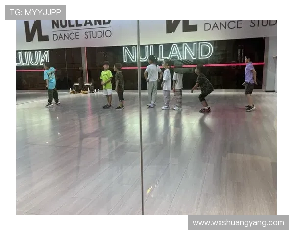 街舞文化的传承与创新:深入北京街舞队的灵魂探索与团队意识解析 街舞文化的传承与创新:深入北京街舞队的灵魂探索与团队意识解析