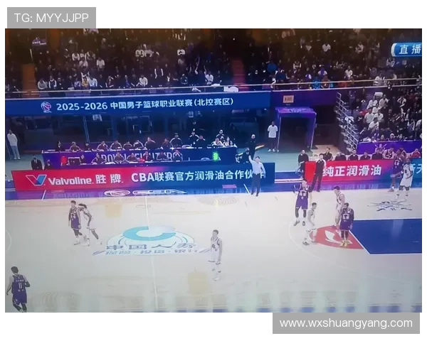 CBA辽宁对新疆比赛中的争议判罚引发热议球迷反应强烈
