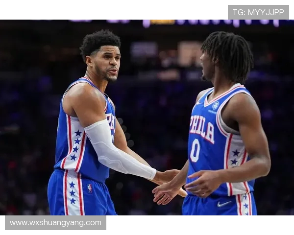 尼克斯与猛龙激战正酣NBA赛场精彩瞬间回顾与分析