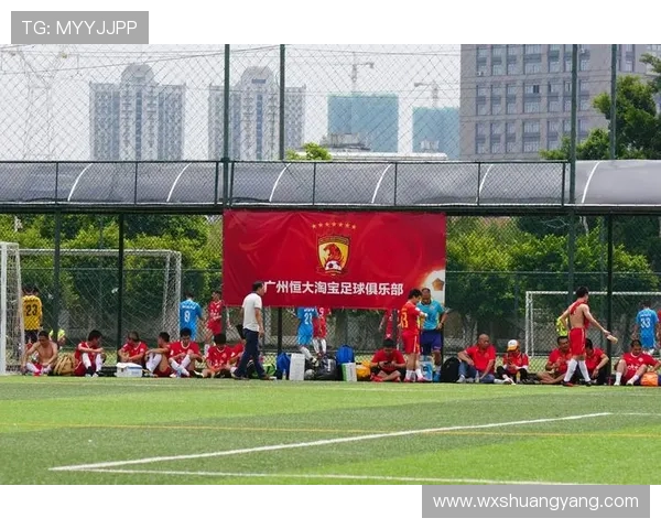 广岛挑战广州恒大亚洲足球巅峰对决引发球迷热议与期待 广岛挑战广州恒大亚洲足球巅峰对决引发球迷热议与期待